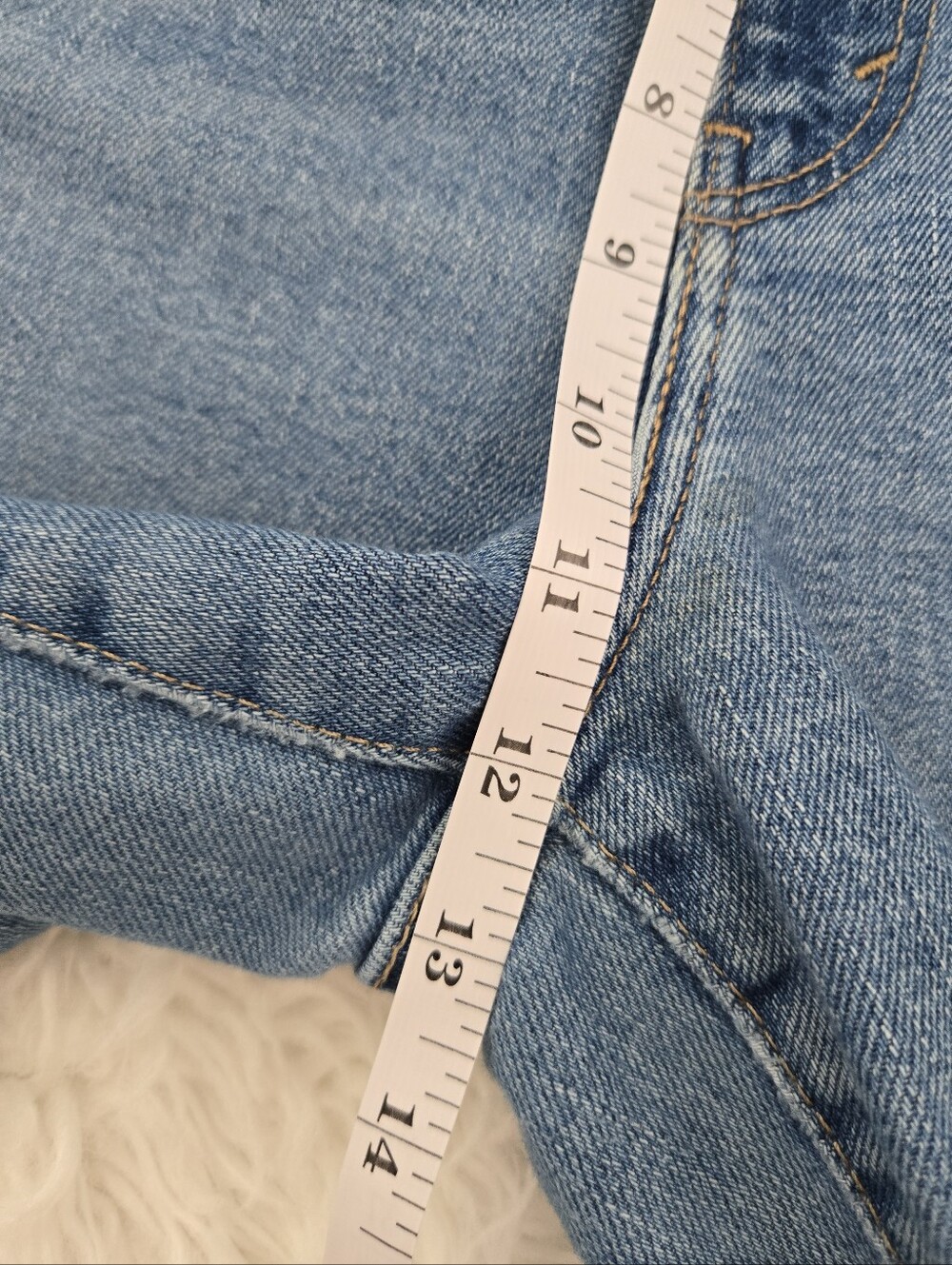 Levi's SilverTab High-Waisted Mom Jeans. Size 30. - Picture 6 of 9